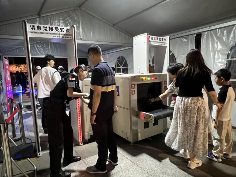 C:/Users/BA/Desktop/“安保鐵軍、硬核保障”2024系列報道四十三——月滿中秋，南京市保安服務有限公司圓滿護航“2024 南京森林音樂會”/4.jpg4